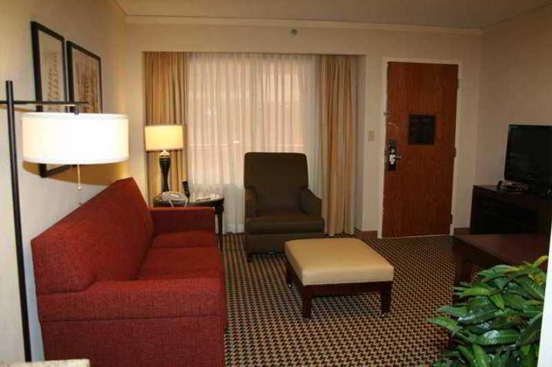 Embassy Suites By Hilton Atlanta Perimeter Center Sandy Springs Exterior photo